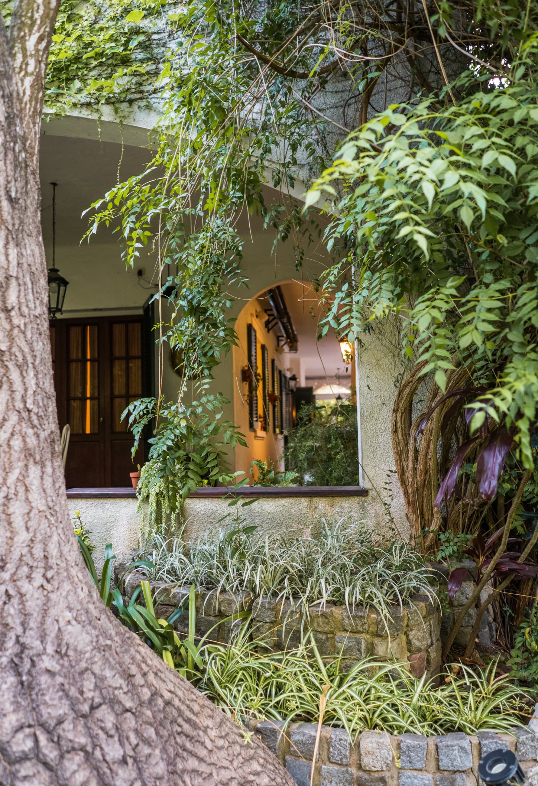 Galería y jardín de la casona