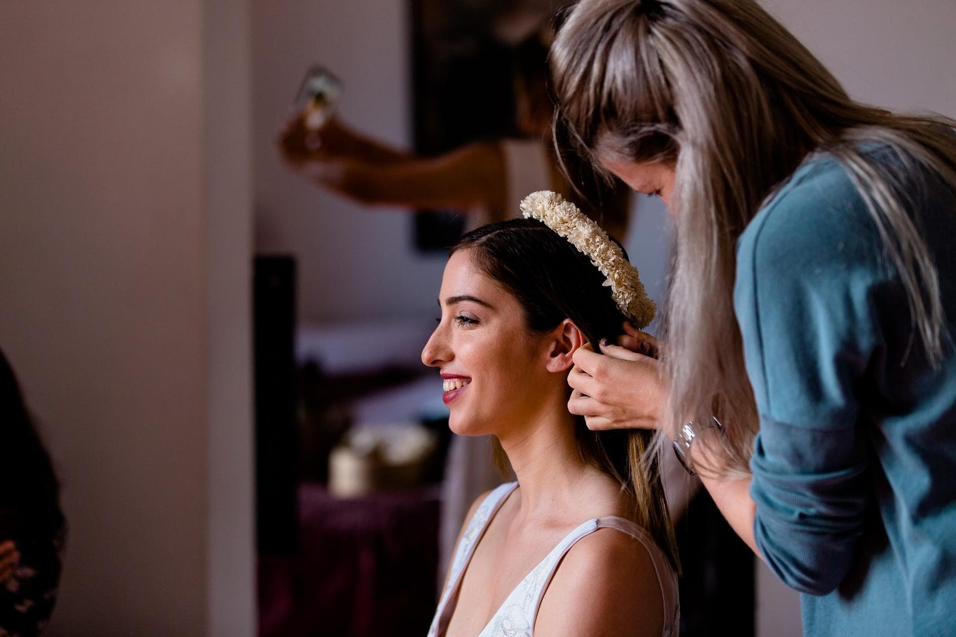Novia preparándose